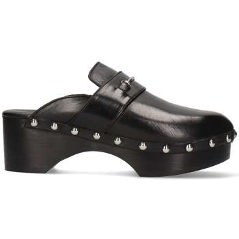 What shoes should you wear with a short dress? Melvin & Hamilton What shoes should you wear with a short dress? Melvin & Hamilton